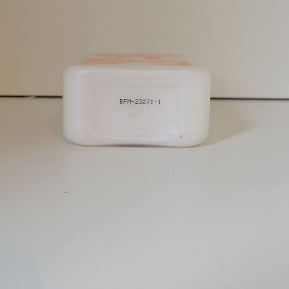 Essential Beauty Brightening Facial Moisturizer - Picture 5 of 5